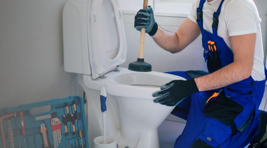 Expert burst pipe repair services in Elizabeth, IL
